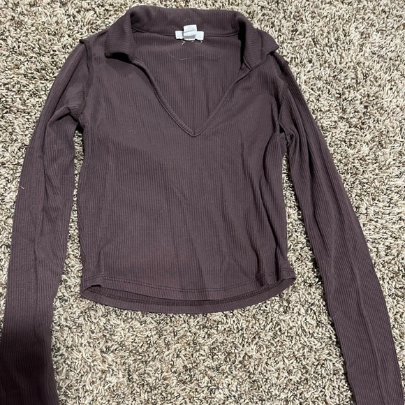 Brown low cut top - Picture 1 of 2